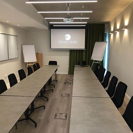 Eleven Business & Sport Hotel Jaszarokszallas Ngoại thất bức ảnh