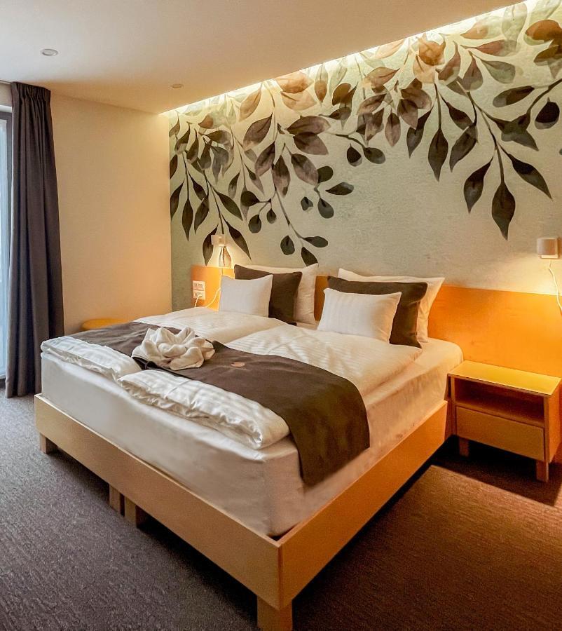 Eleven Business & Sport Hotel Jaszarokszallas Ngoại thất bức ảnh