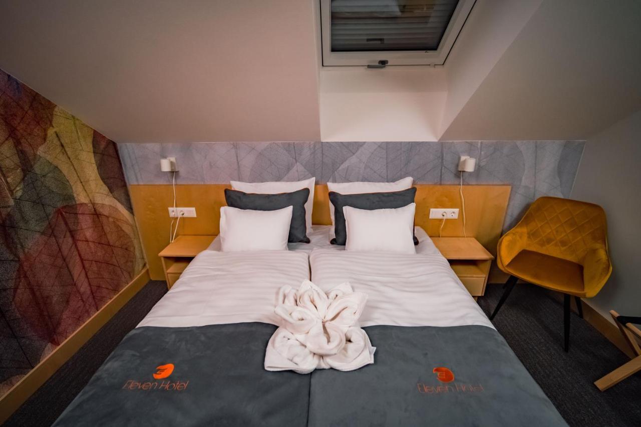 Eleven Business & Sport Hotel Jaszarokszallas Ngoại thất bức ảnh