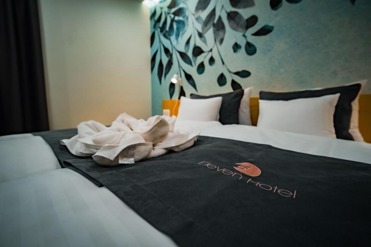 Eleven Business & Sport Hotel Jaszarokszallas Ngoại thất bức ảnh