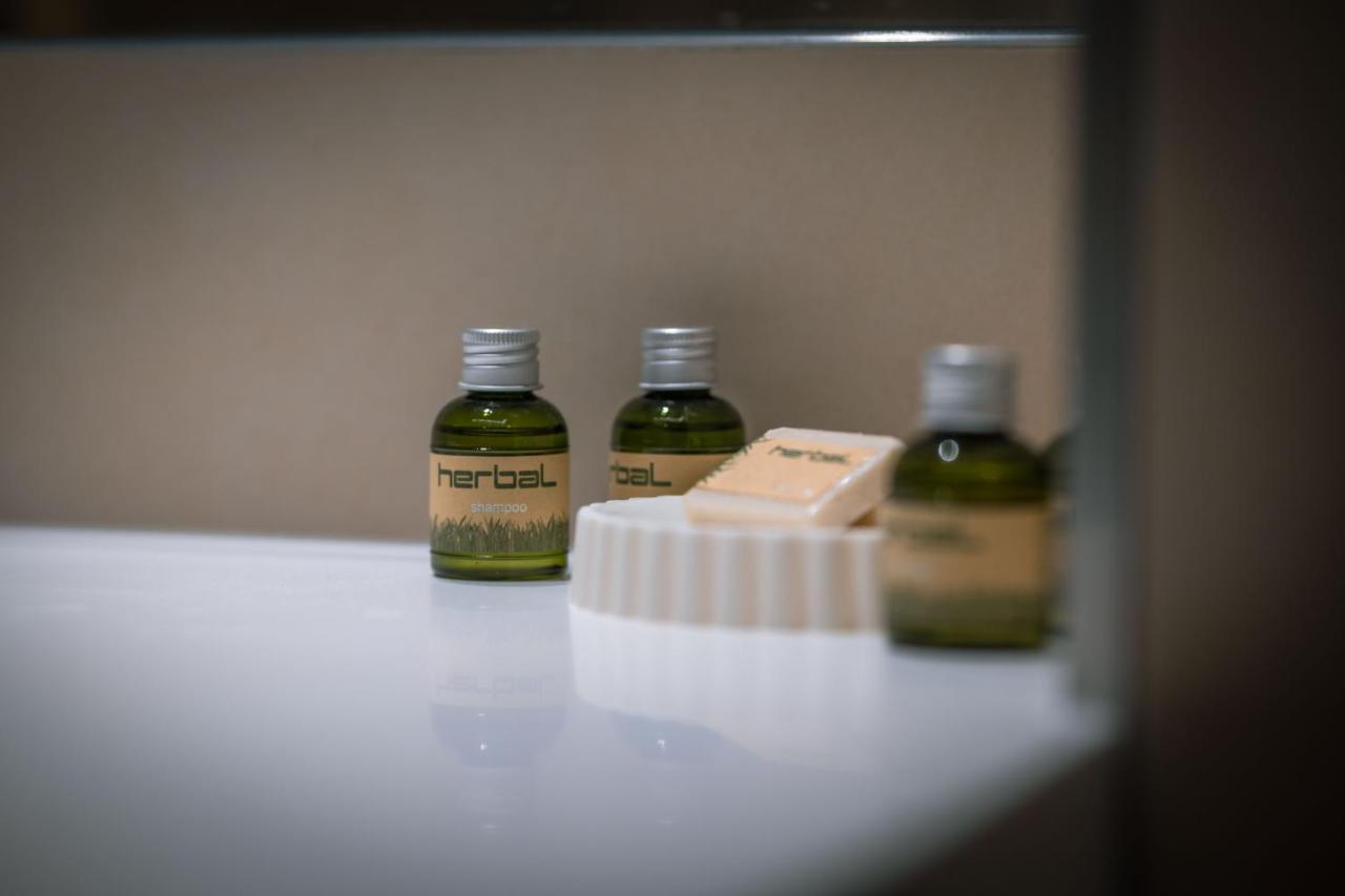 Eleven Business & Sport Hotel Jaszarokszallas Ngoại thất bức ảnh