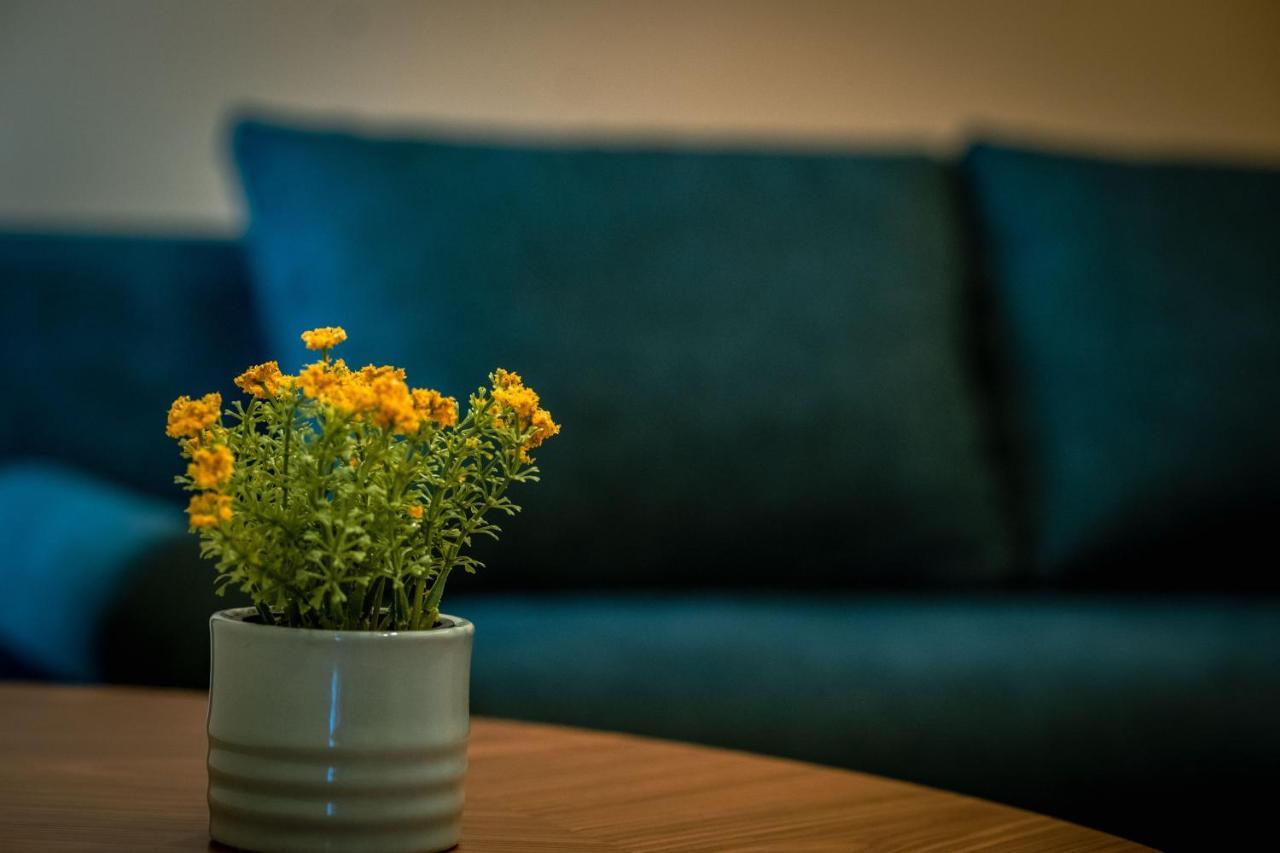Eleven Business & Sport Hotel Jaszarokszallas Ngoại thất bức ảnh