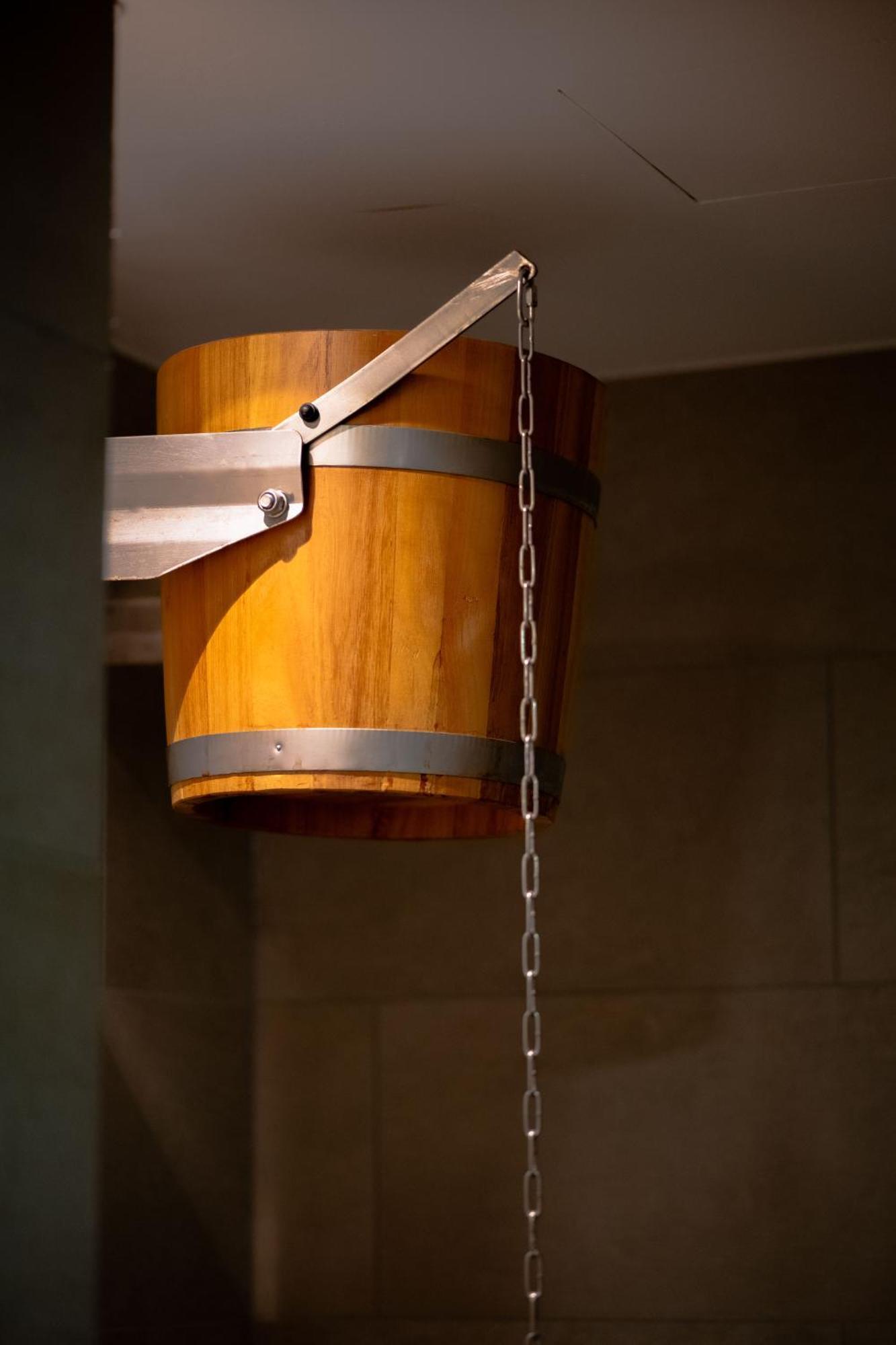 Eleven Business & Sport Hotel Jaszarokszallas Ngoại thất bức ảnh