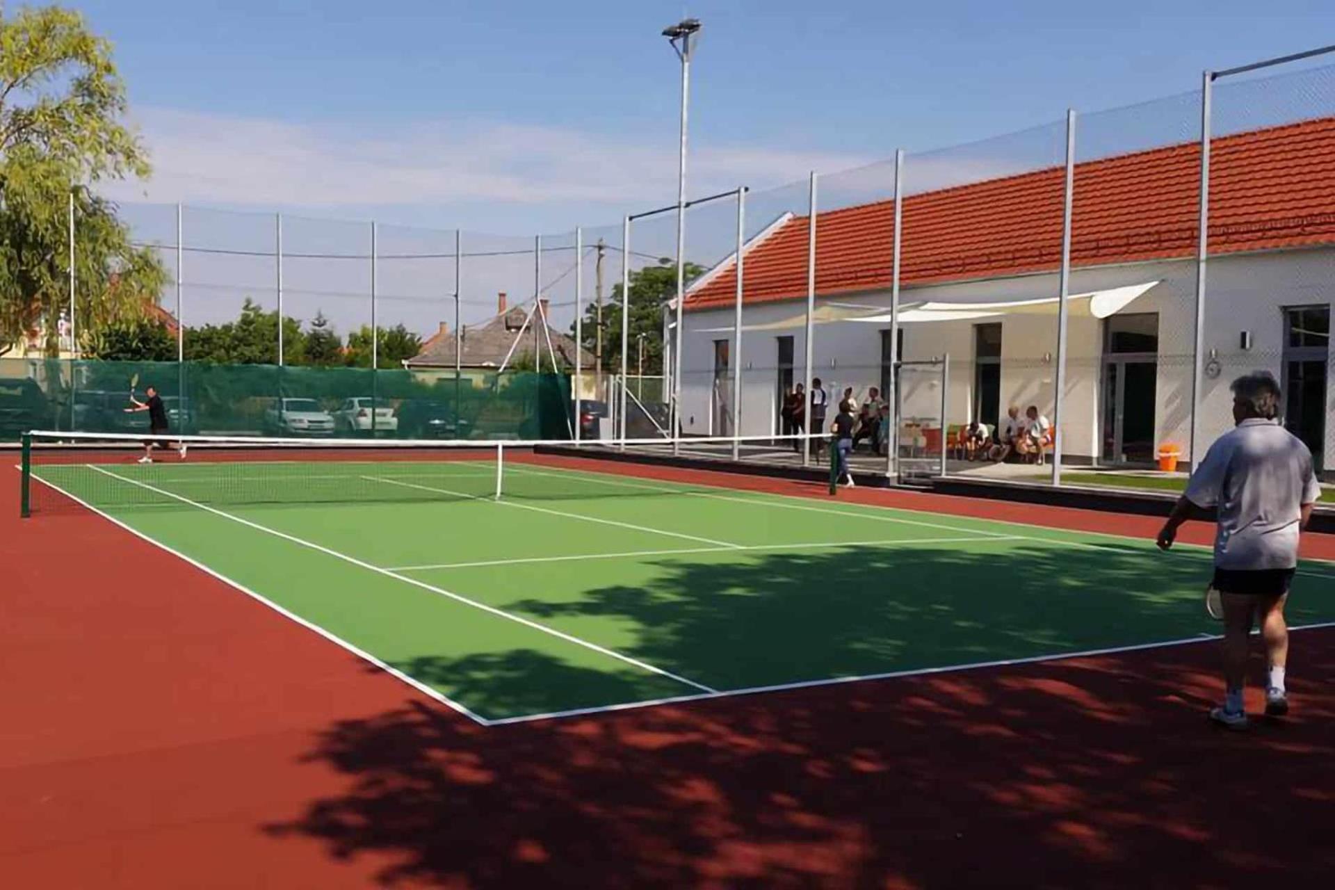 Eleven Business & Sport Hotel Jaszarokszallas Ngoại thất bức ảnh
