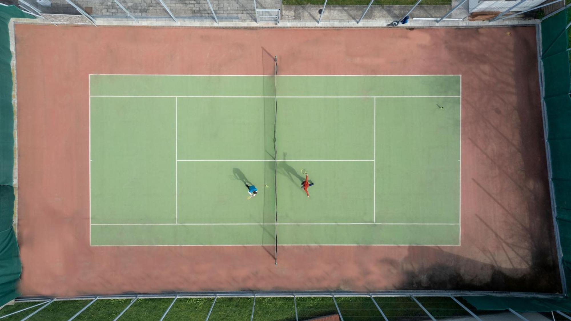 Eleven Business & Sport Hotel Jaszarokszallas Ngoại thất bức ảnh